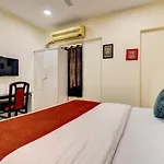 1 Private Bedroom I Bath In A 2Bhk Bkc And Jio Center