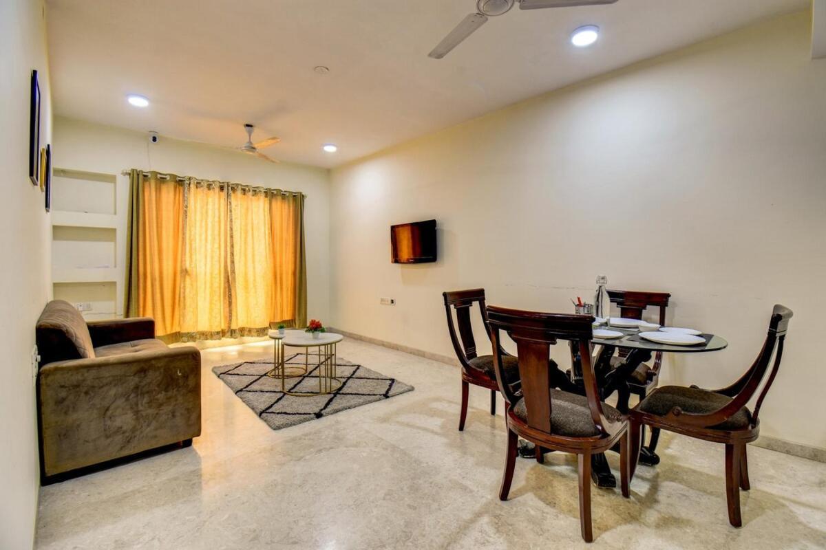 1 Private Bedroom I Bath In A 2bhk Bkc And Jio Center * Mumbai