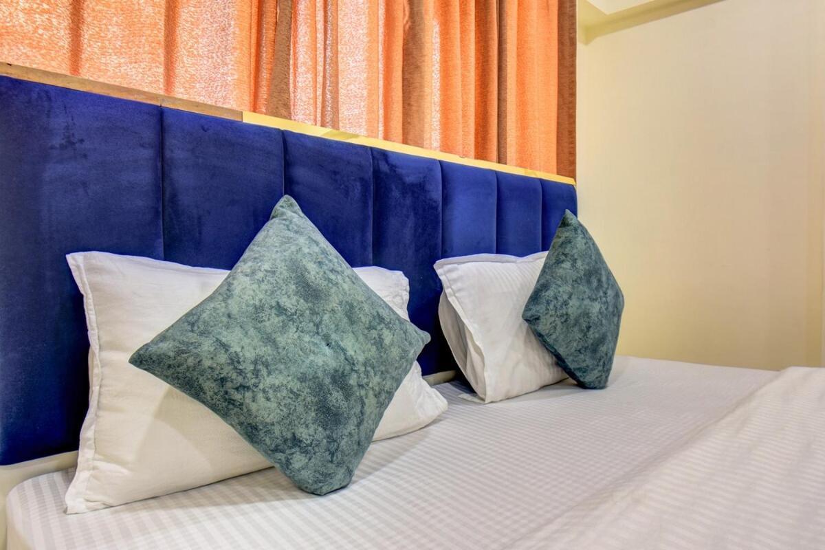 1 Private Bedroom I Bath In A 2bhk Bkc And Jio Center * Mumbai